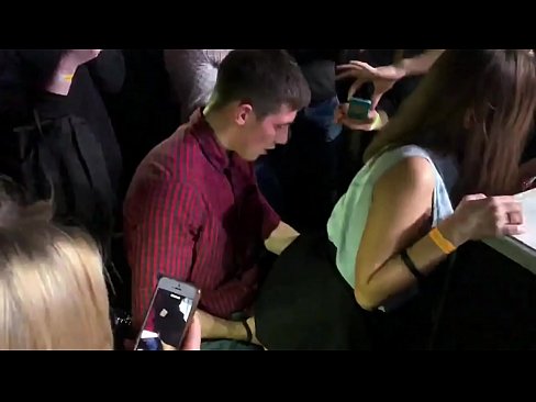 ❤️ Skutočný sex v ruskom nočnom klube. 18-ročné ruské dievča v análnom otvore a vagíne jebané v nočnom klube Domáce porno na porno sk.niceporn.ru ☑